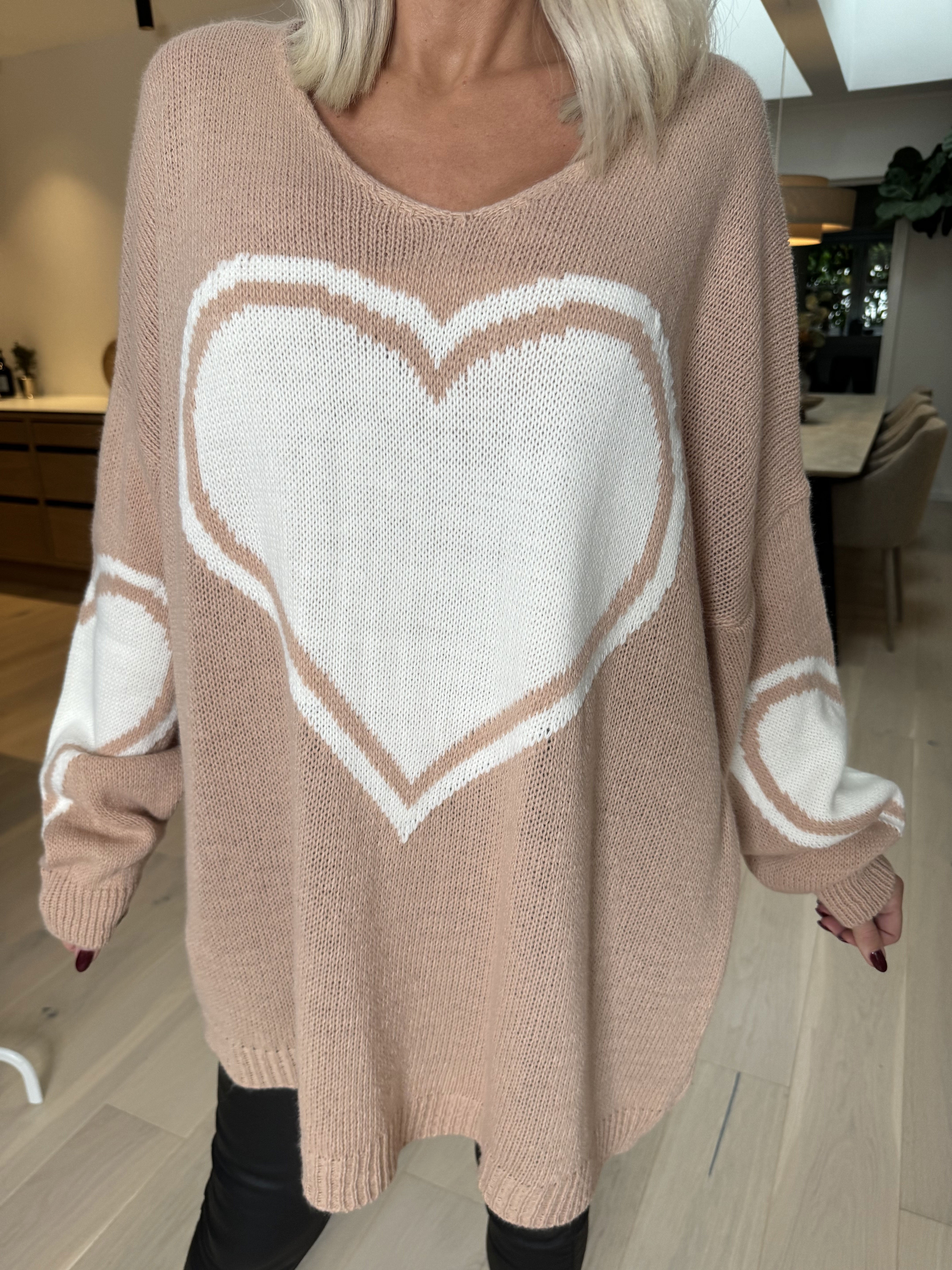 Lorena - Strikbluse med stort hjerte